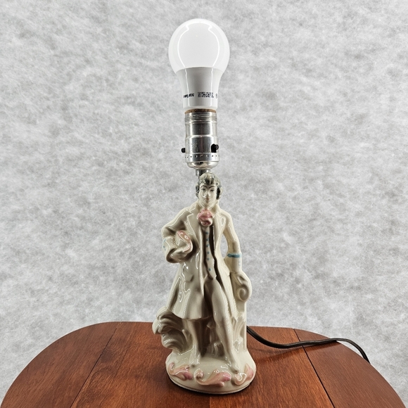 Vintage Hand Painted Bisque Colonial Figural Table Lamp Cream Pink Blue WORKING - Picture 3 of 13